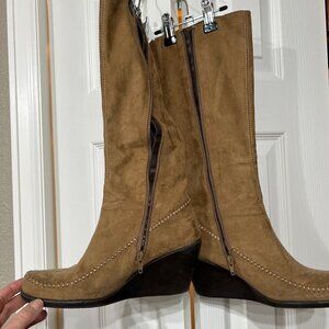 Target Merona Wm 9.5 Suede Camel Man Made Leather Side Zip Wedge Heel Boots Boho